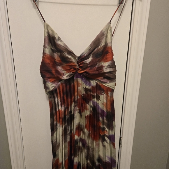 MNG (Bloggers Favorite) Pleated Satin Dress Size Small - Picture 6 of 13